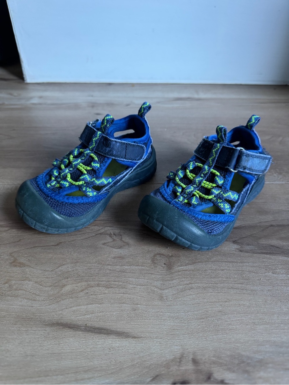 OshKosh B’gosh Water Shoe • Aquatic Closed Toe Sandal • Toddler 6 • Machine Wash